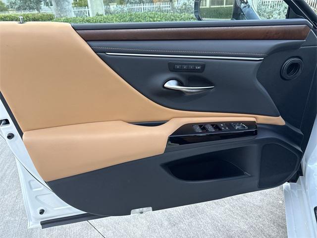 new 2025 Lexus ES 350 car, priced at $48,335