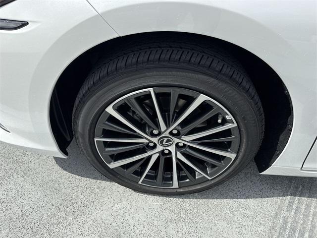 new 2025 Lexus ES 350 car, priced at $50,594