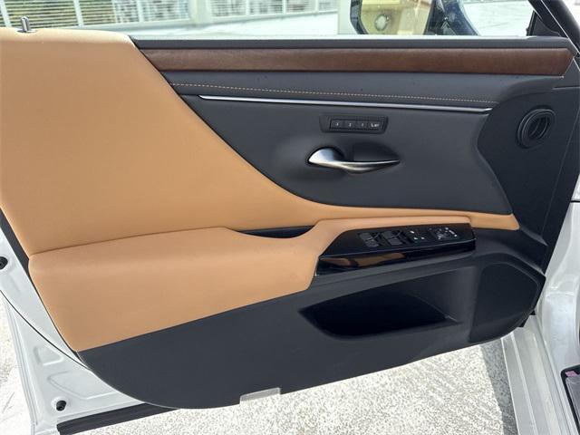 new 2025 Lexus ES 350 car, priced at $50,594
