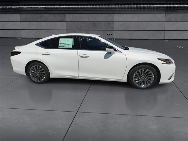 new 2025 Lexus ES 300h car, priced at $54,649