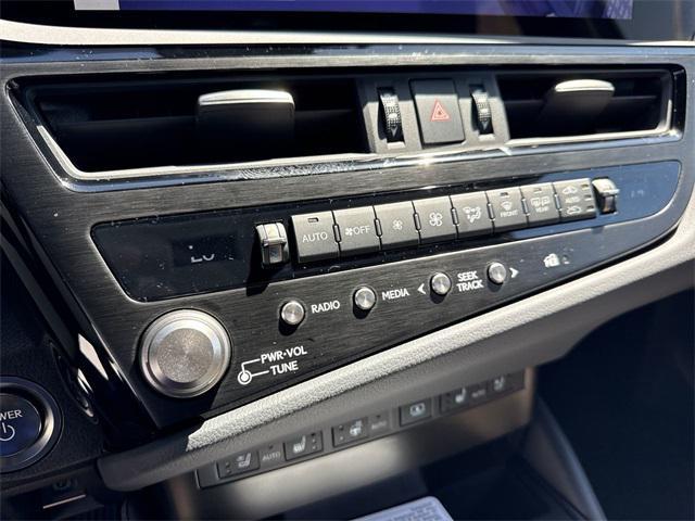 new 2025 Lexus ES 300h car, priced at $54,649