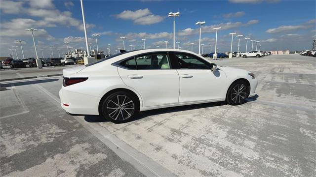 used 2022 Lexus ES 350 car, priced at $37,588