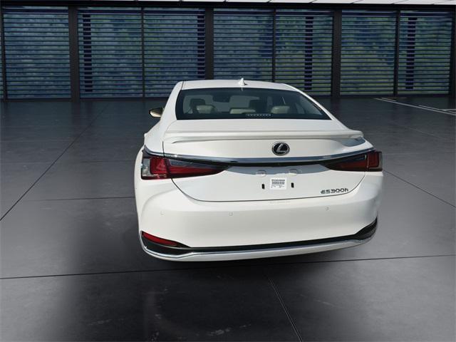 new 2025 Lexus ES 300h car, priced at $51,414