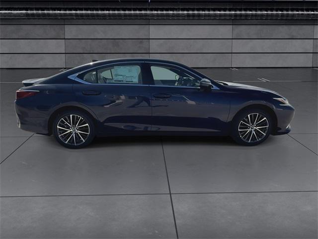 new 2025 Lexus ES 300h car, priced at $50,914