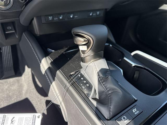 new 2025 Lexus ES 300h car, priced at $50,914