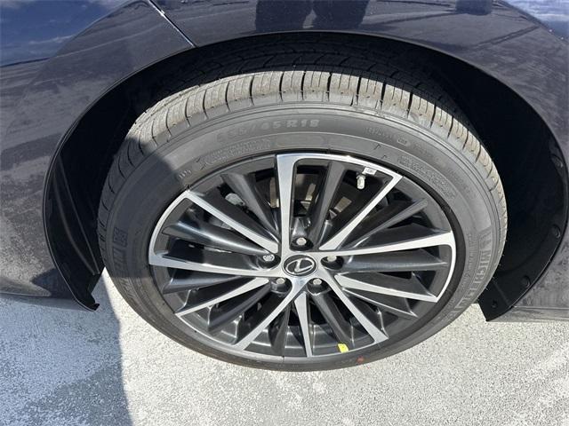 new 2025 Lexus ES 300h car, priced at $50,914