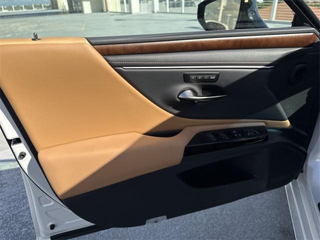 new 2025 Lexus ES 350 car, priced at $49,694