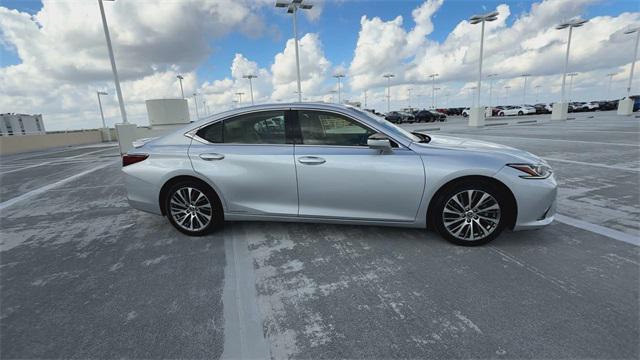 used 2019 Lexus ES 300h car, priced at $29,388