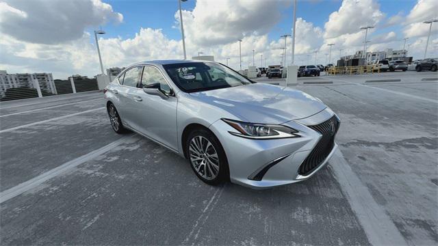 used 2019 Lexus ES 300h car, priced at $29,388