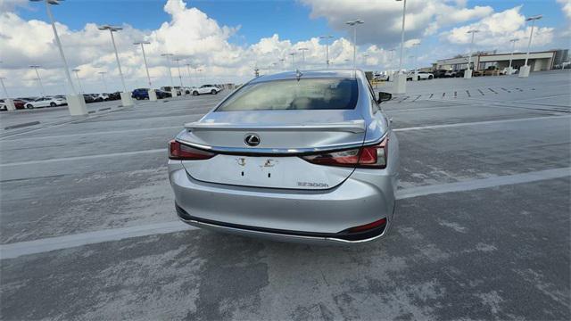 used 2019 Lexus ES 300h car, priced at $29,388