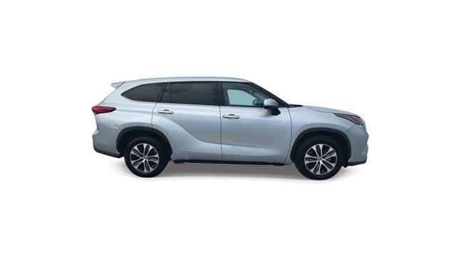 used 2022 Toyota Highlander Hybrid car, priced at $36,688