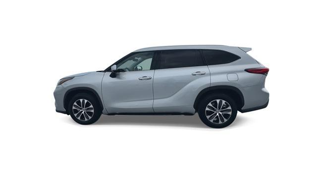 used 2022 Toyota Highlander Hybrid car, priced at $36,688