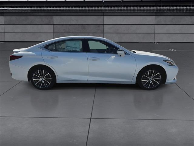new 2025 Lexus ES 300h car, priced at $51,314