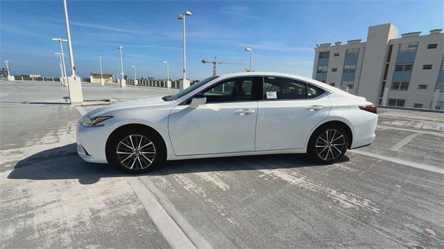 new 2025 Lexus ES 350 car, priced at $47,165