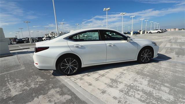 new 2025 Lexus ES 350 car, priced at $47,165