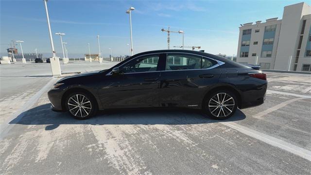 used 2022 Lexus ES 300h car, priced at $39,588