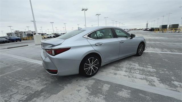 used 2022 Lexus ES 300h car, priced at $37,788