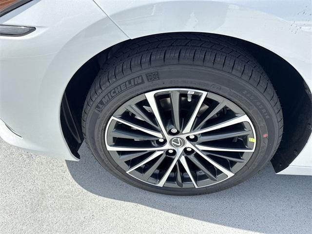 new 2025 Lexus ES 350 car, priced at $50,094