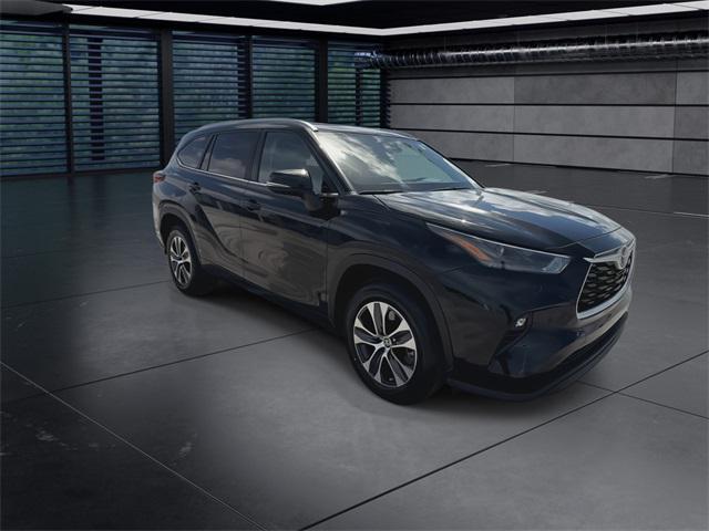 used 2023 Toyota Highlander car, priced at $36,998