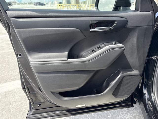 used 2023 Toyota Highlander car, priced at $36,998