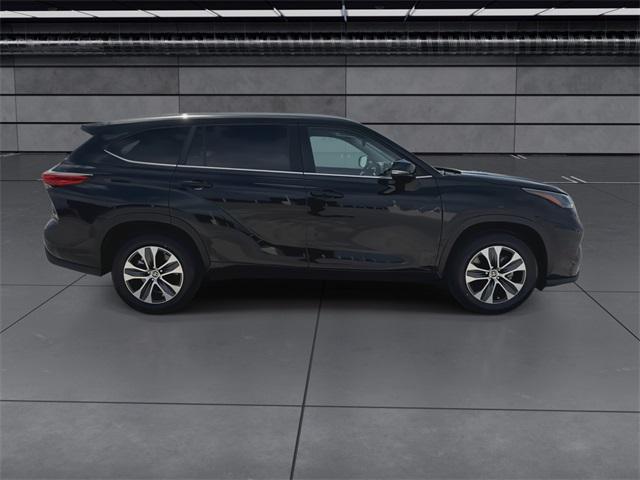 used 2023 Toyota Highlander car, priced at $36,998