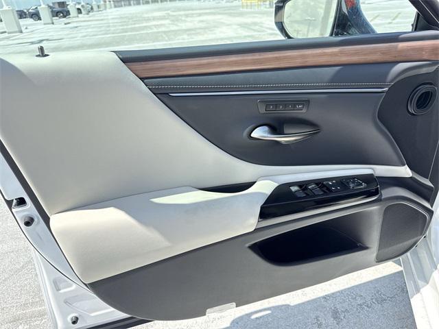 new 2025 Lexus ES 350 car, priced at $45,034