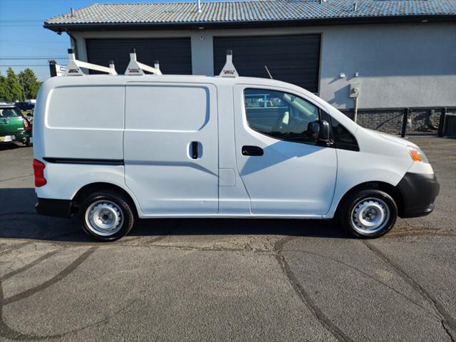 used 2016 Nissan NV200 car