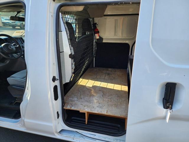 used 2016 Nissan NV200 car