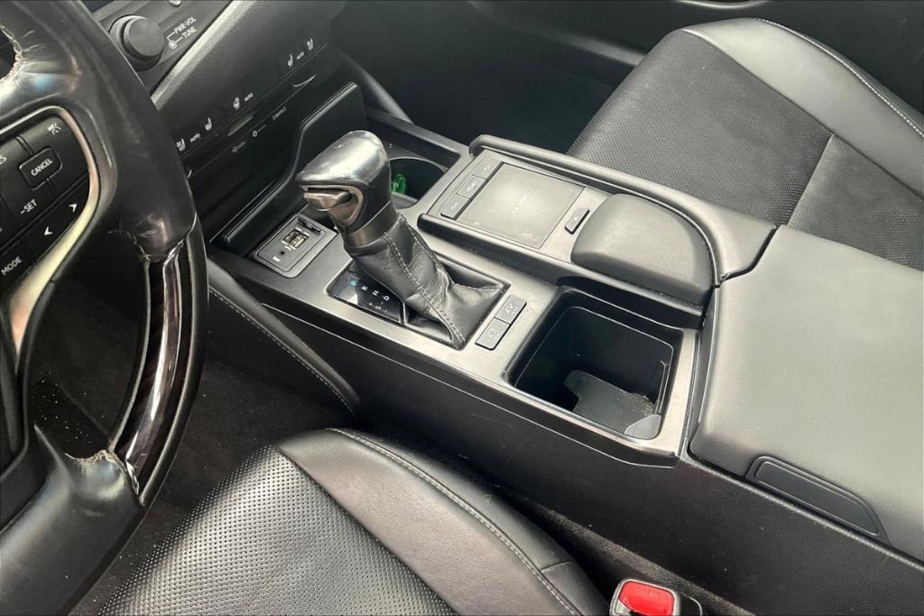 used 2019 Lexus ES 300h car, priced at $25,525