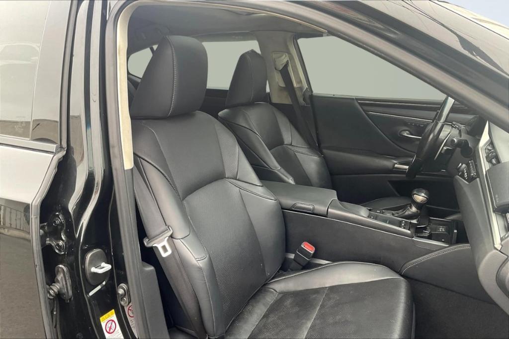 used 2019 Lexus ES 300h car, priced at $25,525