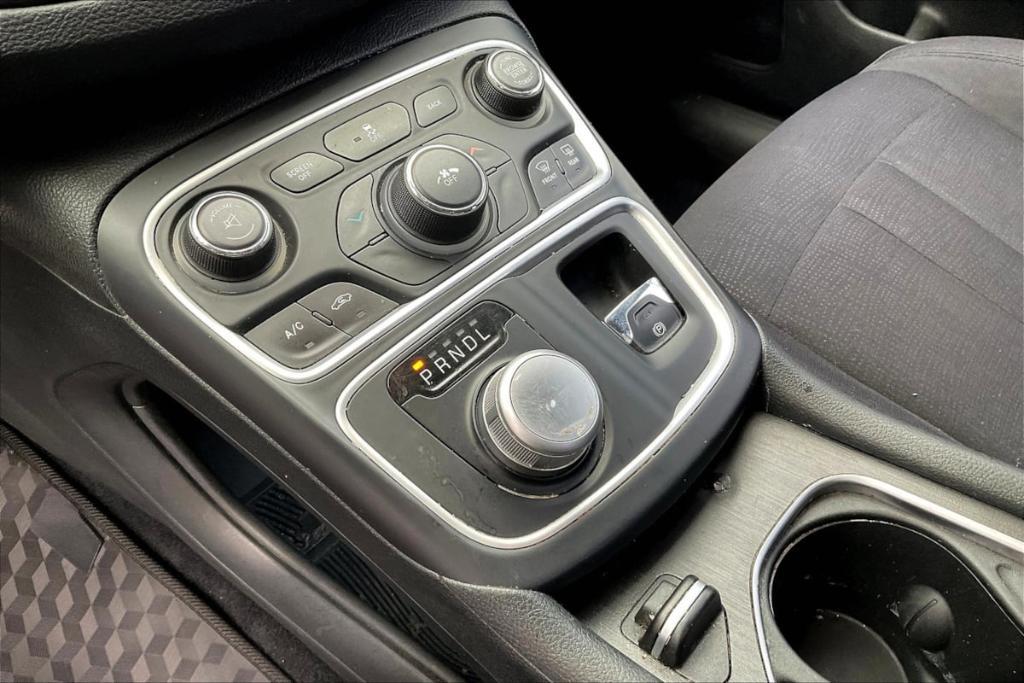 used 2015 Chrysler 200 car, priced at $3,335
