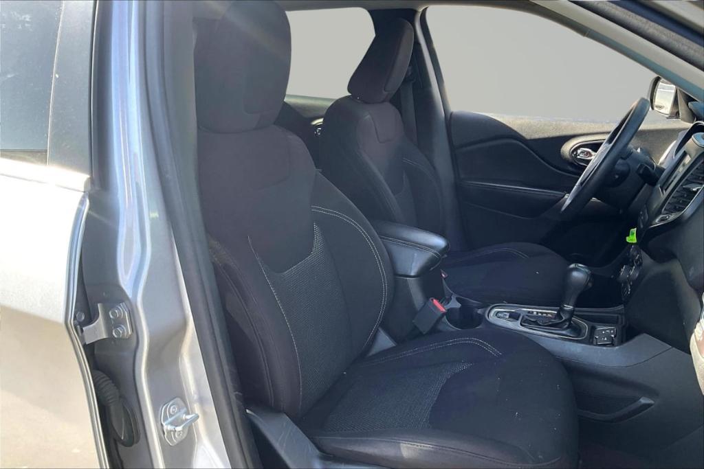 used 2019 Jeep Cherokee car, priced at $14,555
