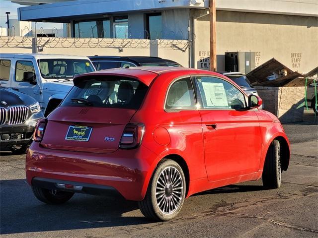 new 2024 FIAT 500e car