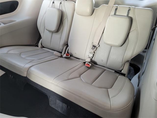 used 2021 Chrysler Pacifica Hybrid car, priced at $25,500