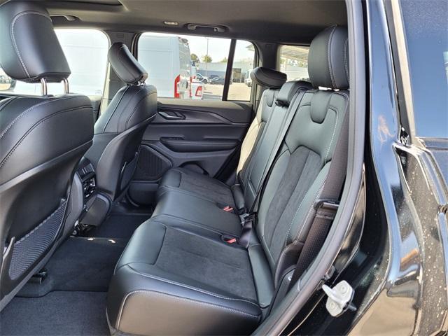 new 2025 Jeep Grand Cherokee car