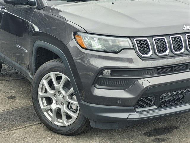 new 2024 Jeep Compass car, priced at $29,300