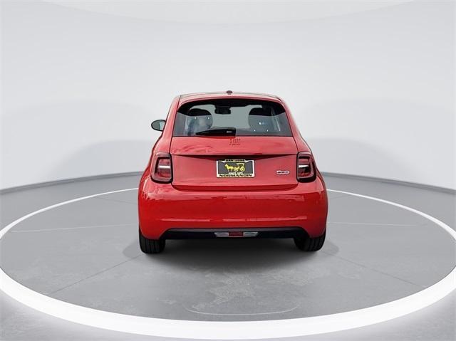 new 2024 FIAT 500e car