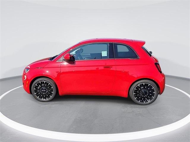 new 2024 FIAT 500e car