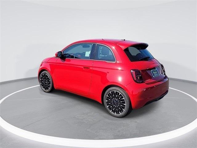 new 2024 FIAT 500e car