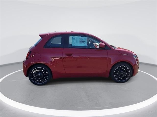 new 2024 FIAT 500e car