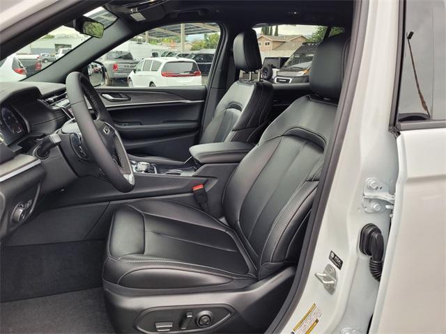 new 2025 Jeep Grand Cherokee car