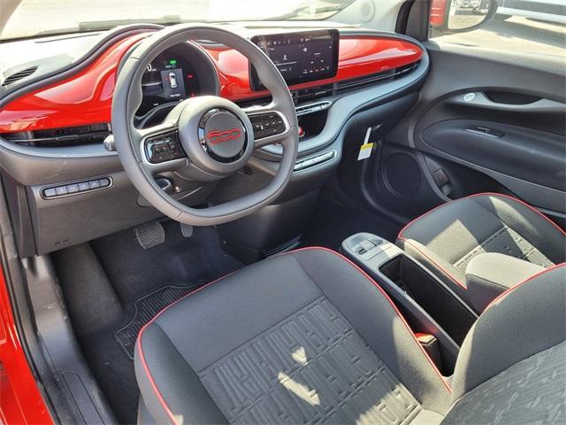 new 2024 FIAT 500e car