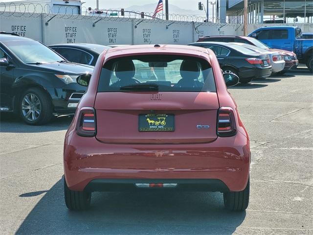 new 2024 FIAT 500e car