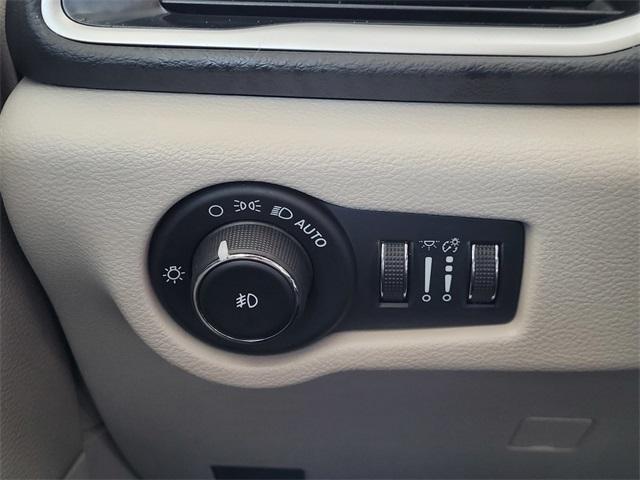 used 2023 Chrysler Pacifica car, priced at $24,500