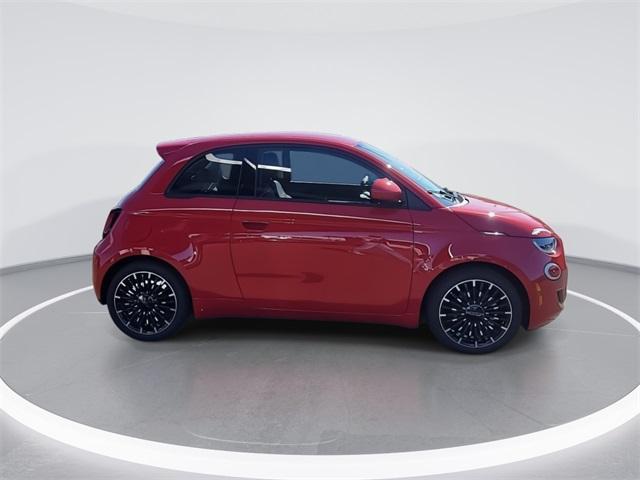 new 2024 FIAT 500e car