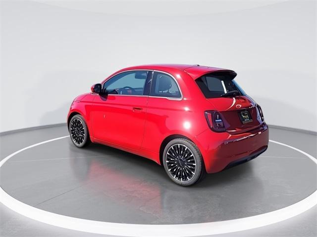 new 2024 FIAT 500e car