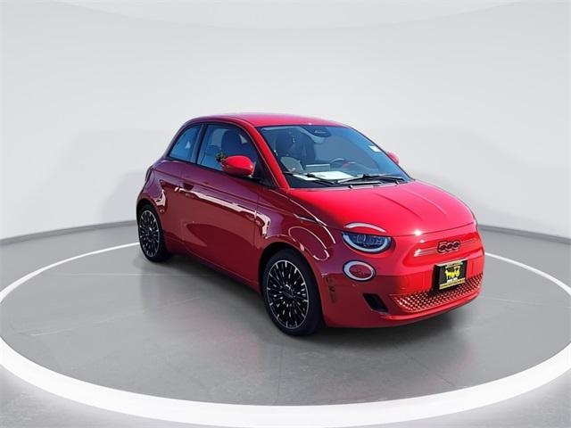 new 2024 FIAT 500e car