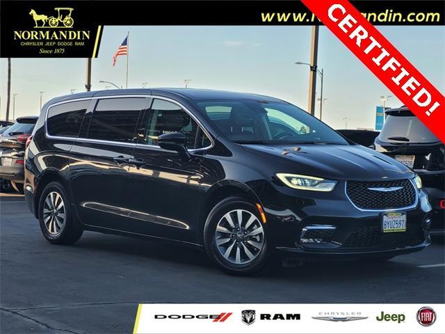 used 2022 Chrysler Pacifica Hybrid car, priced at $25,900