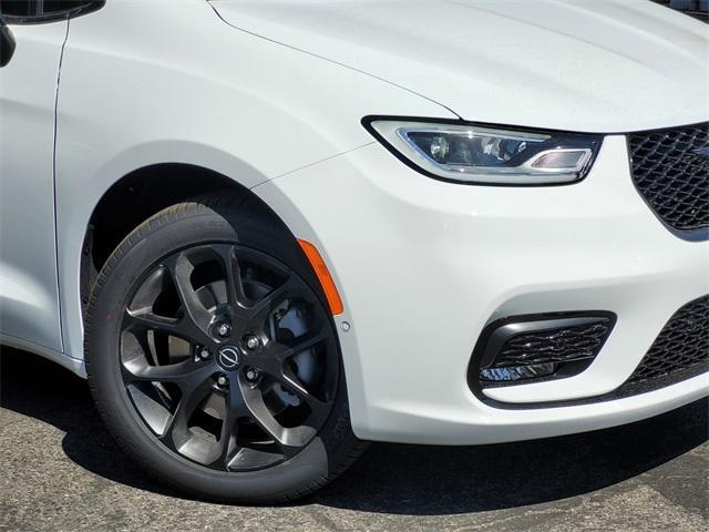 new 2025 Chrysler Pacifica car