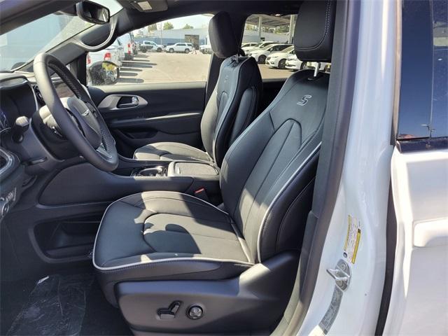 new 2025 Chrysler Pacifica car